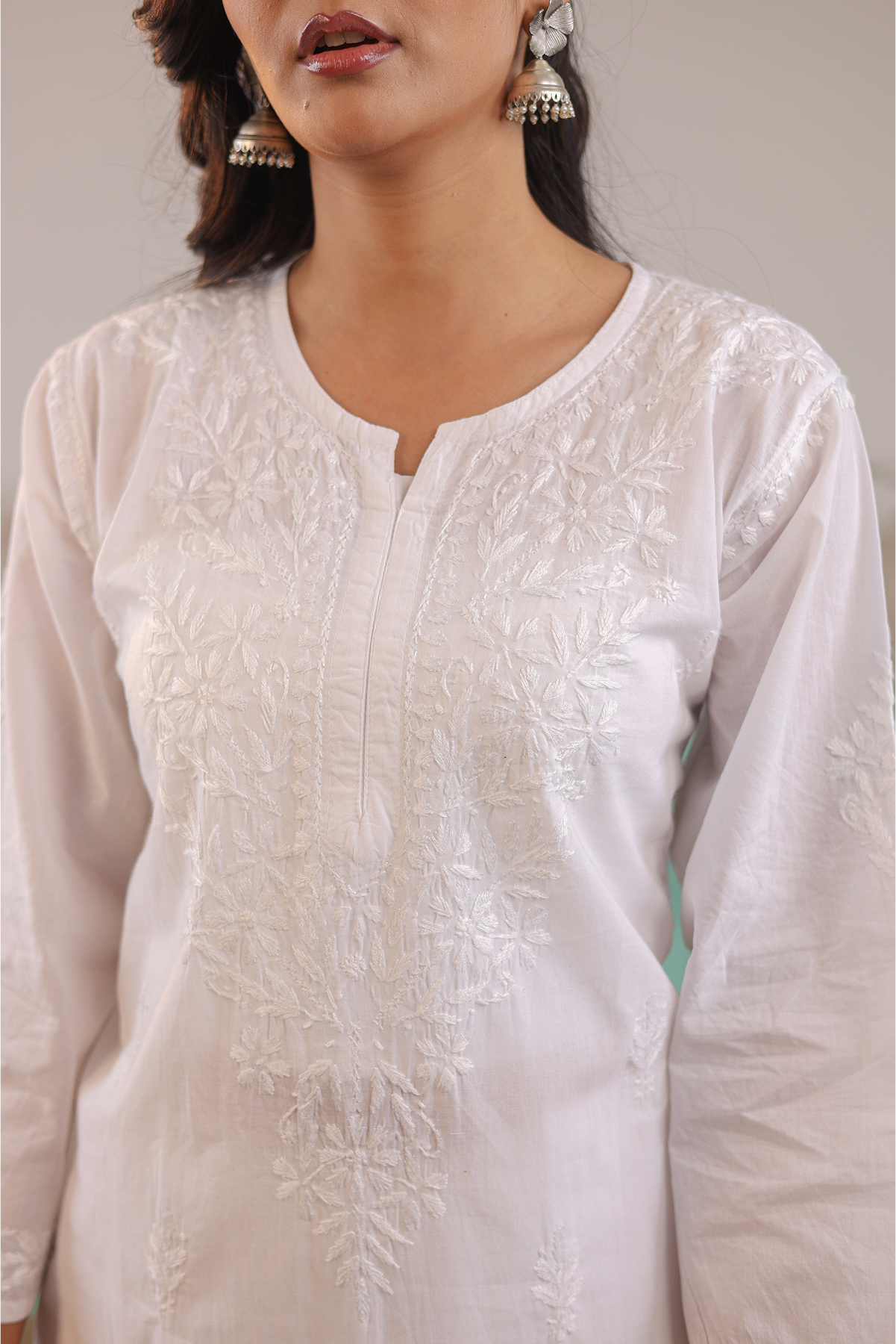 WHITE AAROHI PURE COTTON HAND CRAFTED CHIKANKARI STRAIGHT KURTI